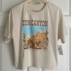 Organic Collective Graphic Embroidered Floral TShirt Size L Utah Zion Canyon Y2K